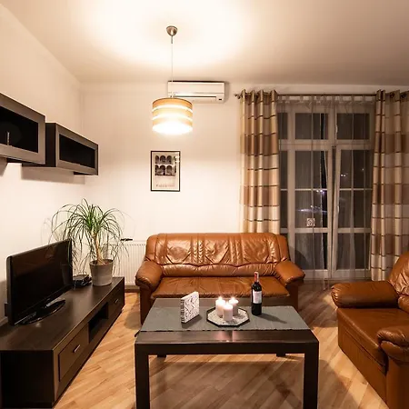 Cracow Rent Apartments - Spacious Apartments For 2-7 People In Quiet Area - Kolberga Street Nr 3 - 10 Min To Main Square By Foot-3